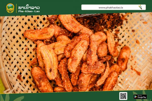 https://www.freepik.com/premium-photo/thai-fried-bananas-rattan-tray_2987349.htm